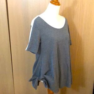 Lularoe Grey Perfect Tee size small gently used